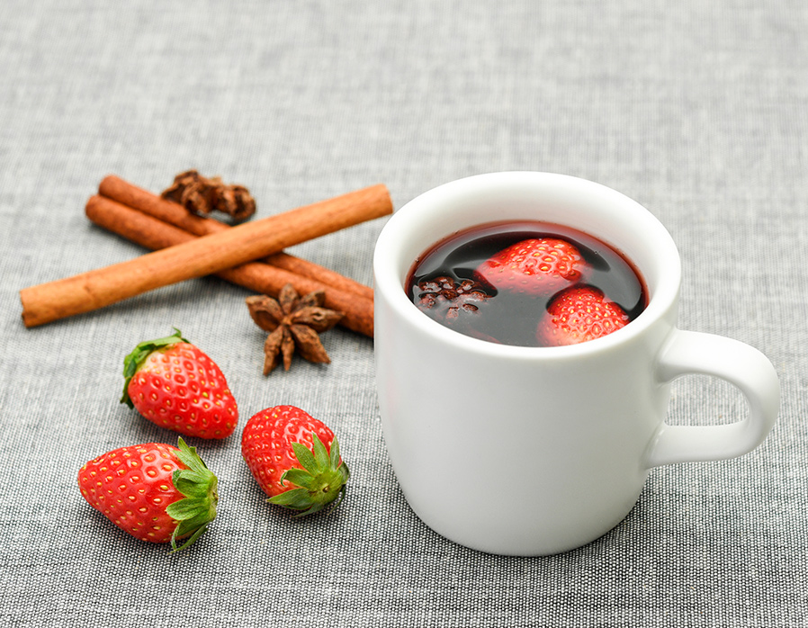 至福いちごの赤サングリア（いちごの白サングリア）の写真